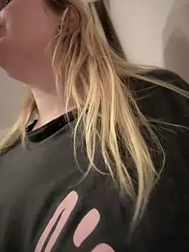 Snapshot of Teya_moon_ chatting on 19, 3, 2025 Teya moon online show from 19, 3, 2025