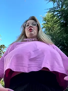 Snapshot of Teya_moon_ chatting on 10, 9, 2025 Teya moon online show from 10, 9, 2025