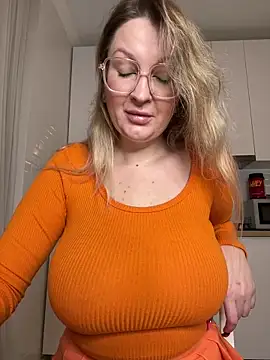 Snapshot of Teya_moon_ chatting on 2, 11, 2025 Teya moon online show from 2, 11, 2025