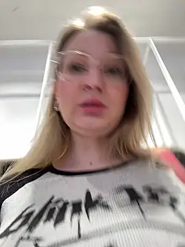 Snapshot of Teya_moon_ chatting on 23, 12, 2025 Teya moon online show from 23, 12, 2025