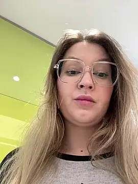 Snapshot of Teya_moon_ chatting on 4, 2, 2026 Teya moon online show from 4, 2, 2026