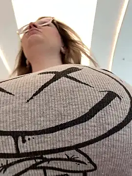 Snapshot of Teya_moon_ chatting on 5, 2, 2026 Teya moon online show from 5, 2, 2026