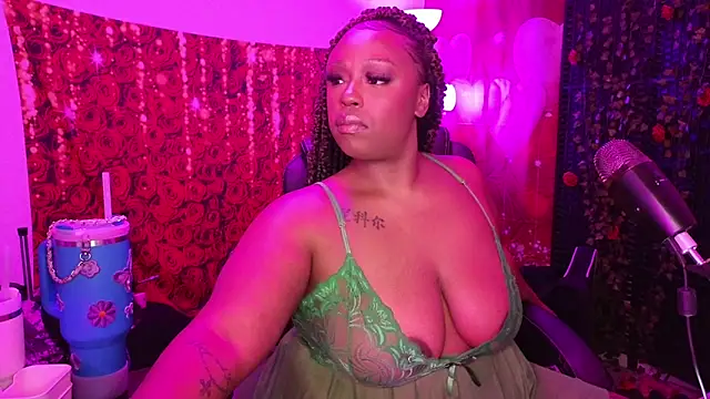 Snapshot of cheriserozequeen chatting on 21, 5, 2026 cheriserozequeen online show from 21, 5, 2026