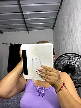 Snapshot of Sofia_Queen17 chatting on 1, 10, 2025 Sofia Queen17 online show from 1, 10, 2025