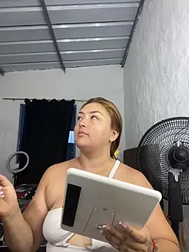 Snapshot of Sofia_Queen17 chatting on 5, 10, 2025 Sofia Queen17 online show from 5, 10, 2025