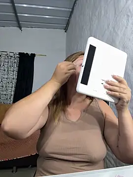 Snapshot of Sofia_Queen17 chatting on 6, 11, 2025 Sofia Queen17 online show from 6, 11, 2025