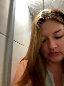 Snapshot of Sofia_Queen17 chatting on 13, 11, 2025 Sofia Queen17 online show from 13, 11, 2025