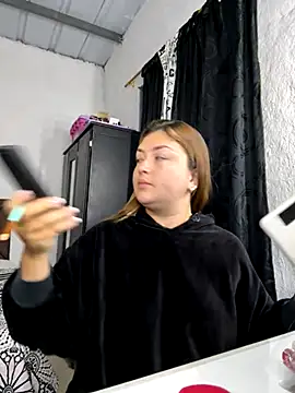 Snapshot of Sofia_Queen17 chatting on 5, 12, 2025 Sofia Queen17 online show from 5, 12, 2025