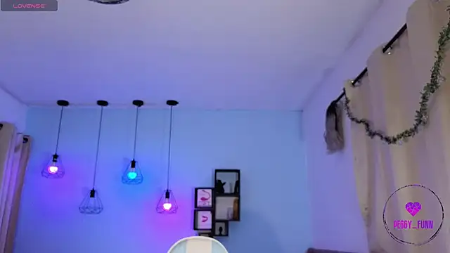 Peggy Funn online show from 30, 12, 2024