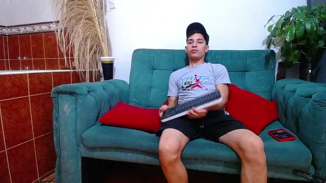 Leon hot X online show from 7, 2, 2025