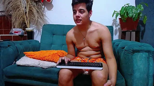 Leon hot X online show from 1, 3, 2025