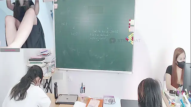 Snapshot of _Math_ chatting on 28, 10, 2025 Math online show from 28, 10, 2025