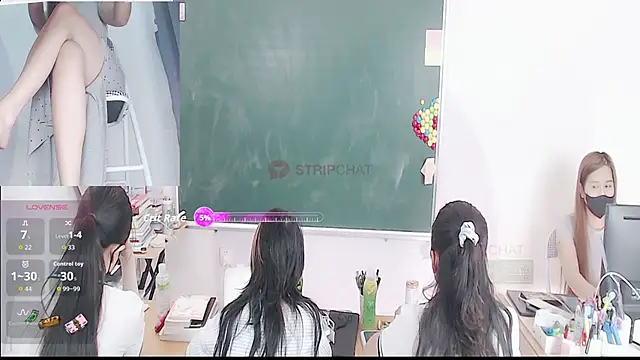 Snapshot of _Math_ chatting on 8, 11, 2025 Math online show from 8, 11, 2025