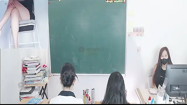 Snapshot of _Math_ chatting on 16, 11, 2025 Math online show from 16, 11, 2025