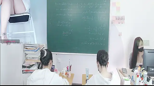 Snapshot of _Math_ chatting on 20, 11, 2025 Math online show from 20, 11, 2025