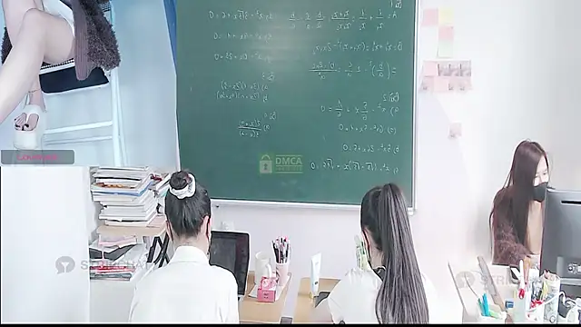 Snapshot of _Math_ chatting on 21, 11, 2025 Math online show from 21, 11, 2025