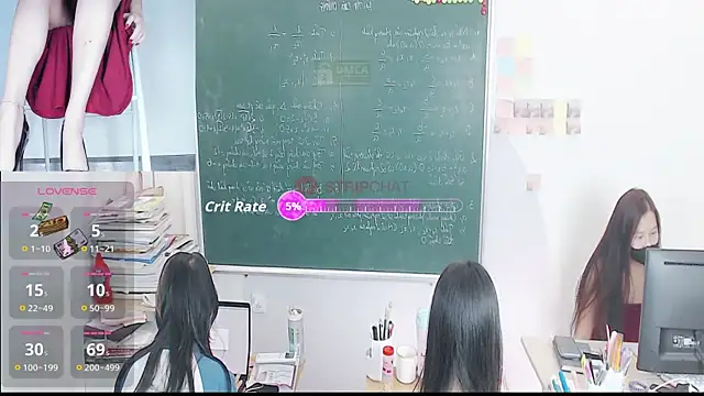 Snapshot of _Math_ chatting on 25, 11, 2025 Math online show from 25, 11, 2025