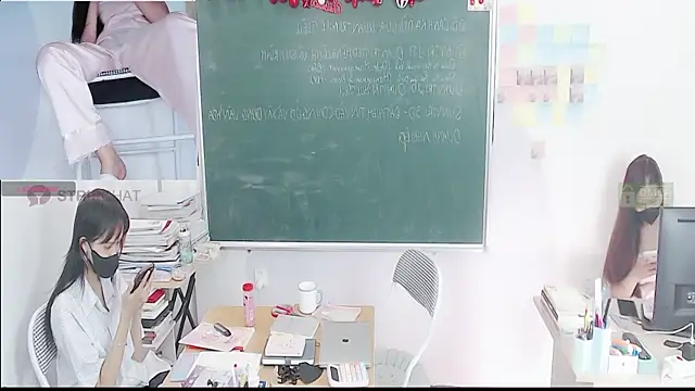 Snapshot of _Math_ chatting on 23, 12, 2025 Math online show from 23, 12, 2025