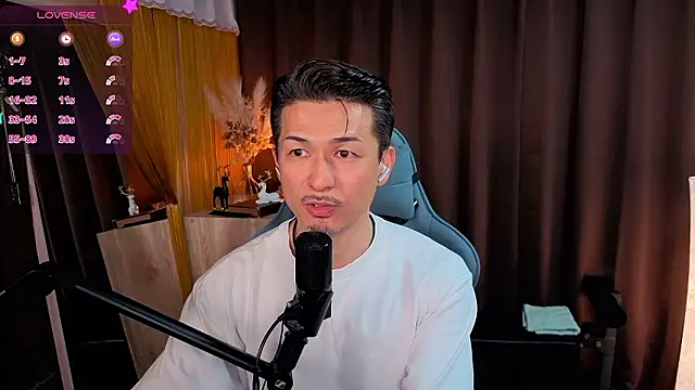 Snapshot of HARU-outdoor-x chatting on 8, 11, 2025 HARU-outdoor-x online show from 8, 11, 2025