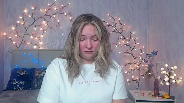Snapshot of SallyVerda chatting on 28, 4, 2026 SallyVerda online show from 28, 4, 2026