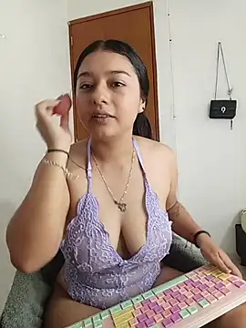 Snapshot of Kittyy_Hott_ chatting on 16, 12, 2025 Kittyy Hott online show from 16, 12, 2025