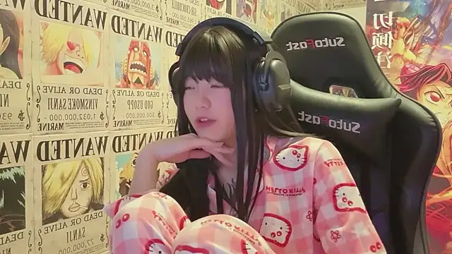 Snapshot of SNAKEgirlQAQ chatting on 3, 6, 2026 SNAKEgirlQAQ online show from 3, 6, 2026