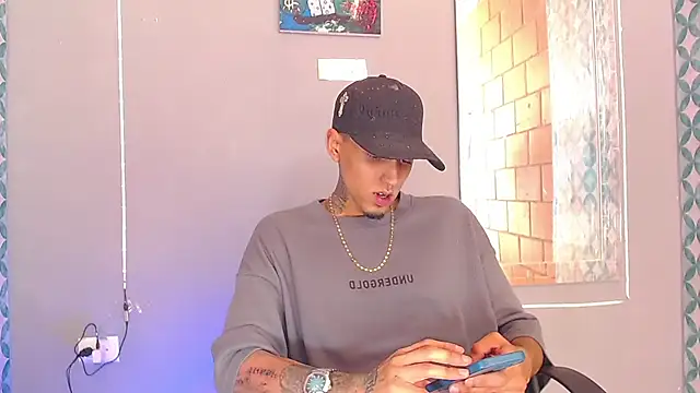 Snapshot of Liam_lee chatting on 2, 7, 2026 Liam lee online show from 2, 7, 2026