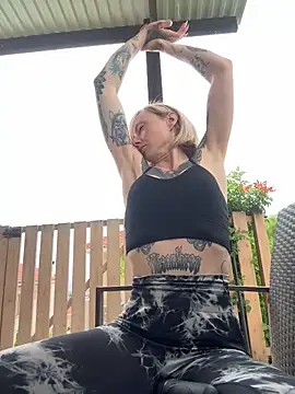 haileyhope  online show from 15, 4, 2026