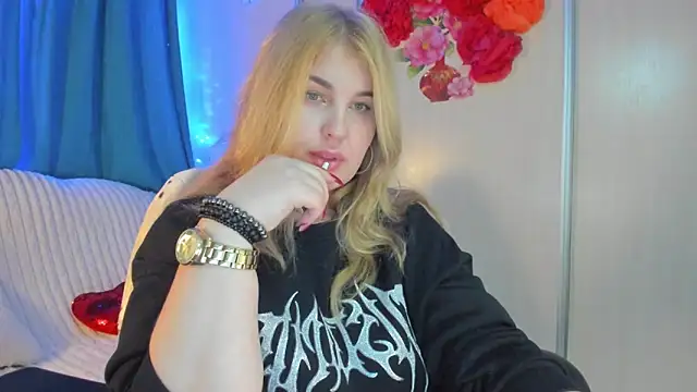 CoraSwon online show from 12, 2, 2025