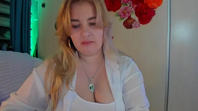 CoraSwon online show from 24, 10, 2025