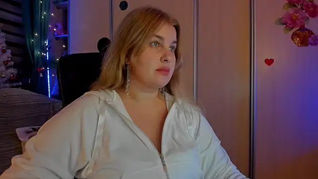 Snapshot of CoraSwon chatting on 22, 12, 2025 CoraSwon online show from 22, 12, 2025