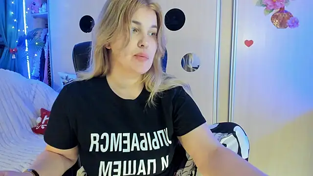 Snapshot of CoraSwon chatting on 5, 1, 2026 CoraSwon online show from 5, 1, 2026