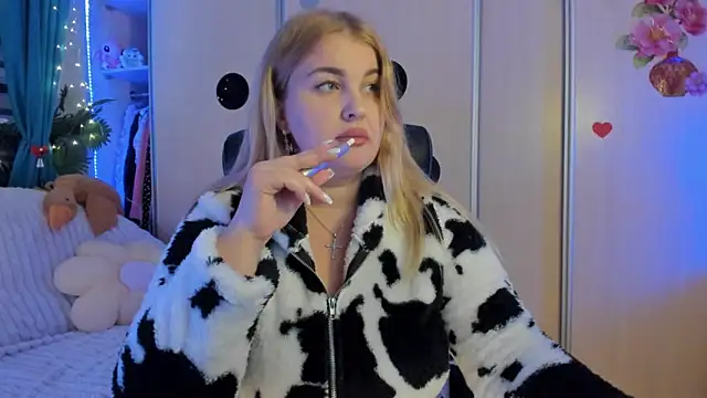 Snapshot of CoraSwon chatting on 6, 2, 2026 CoraSwon online show from 6, 2, 2026