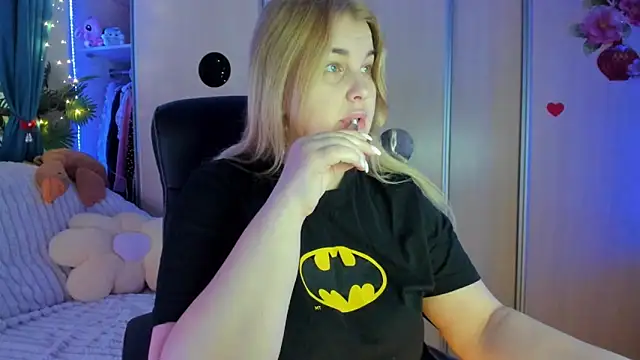 Snapshot of CoraSwon chatting on 7, 2, 2026 CoraSwon online show from 7, 2, 2026