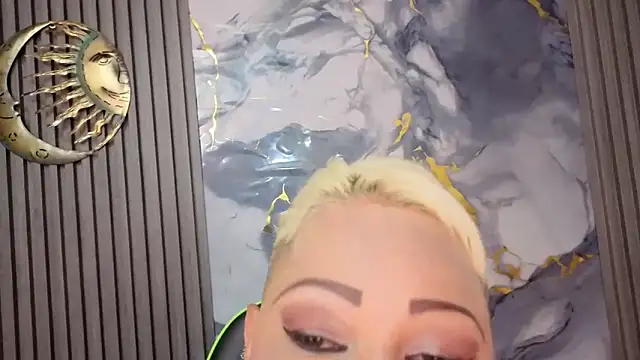 GianellaCox  online show from 8, 4, 2026