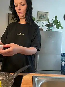 Off  Melonenmandy online show from 10, 4, 2026