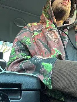 pantslesstraveler plt online show from 21, 12, 2025