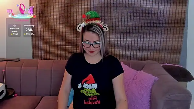 Snapshot of ariana_cross chatting on 2, 12, 2025 ariana cross online show from 2, 12, 2025