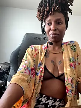 LeyaHoneybuns online show from 7, 1, 2026