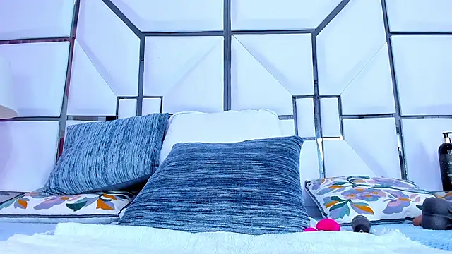 RileySweett online show from 21, 2, 2025