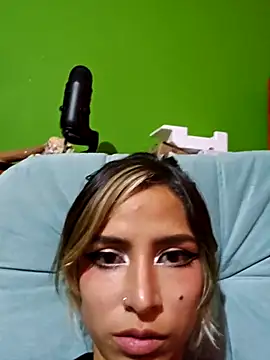 Snapshot of avery_fox chatting on 9, 3, 2025 avery fox online show from 9, 3, 2025