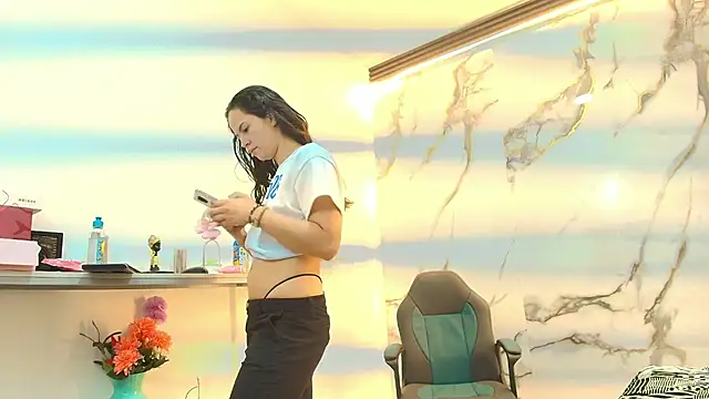 Lindsey8 online show from 4, 2, 2026