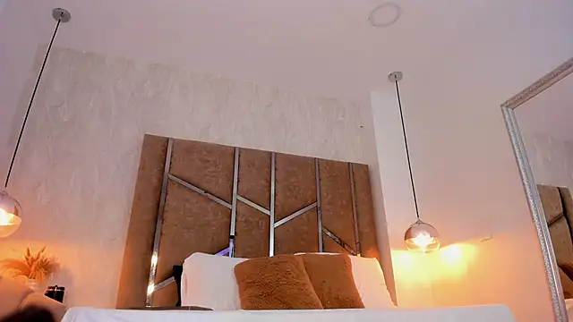 Martinaa Jones  online show from 7, 1, 2026