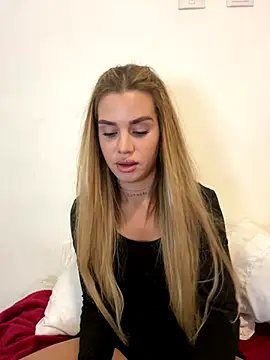 EmiliaCatalina online show from 21, 10, 2025