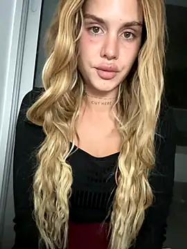 EmiliaCatalina online show from 4, 12, 2025