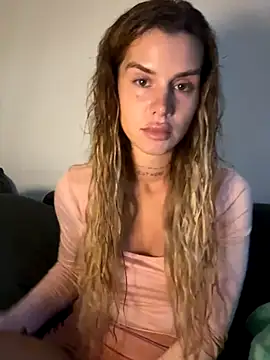 EmiliaCatalina online show from 5, 1, 2026