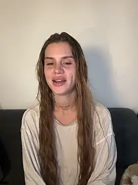 EmiliaCatalina online show from 7, 4, 2026