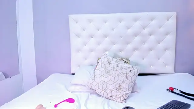 NICOLSKINNY1 online show from 24, 9, 2025