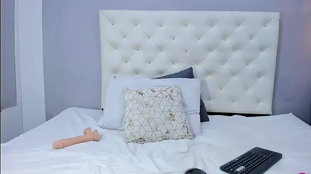 NICOLSKINNY1 online show from 6, 10, 2025