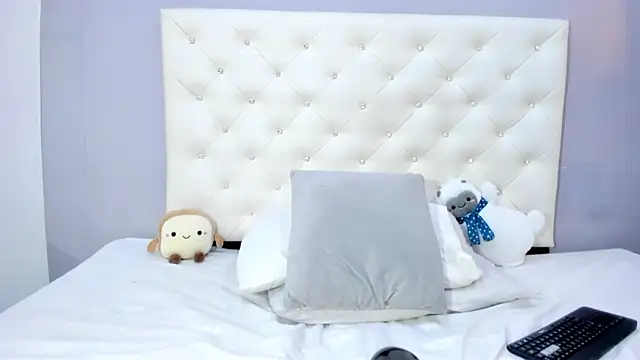 NICOLSKINNY1 online show from 20, 11, 2025